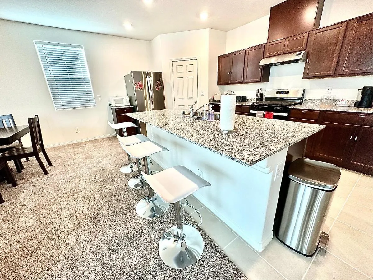 Spacious House, 5 Bedrooms, Sleeps 12, Near Las Vegas Strip And Airport