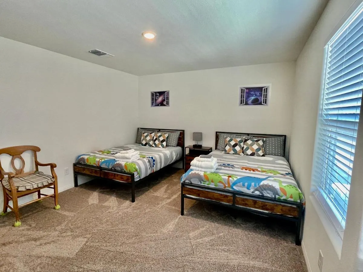 Spacious House, 5 Bedrooms, Sleeps 12, Near Las Vegas Strip And Airport Holiday home
