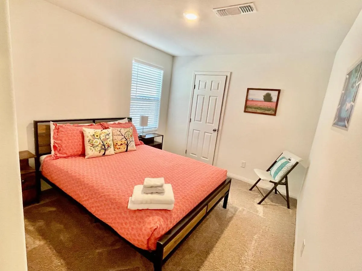 Spacious House, 5 Bedrooms, Sleeps 12, Near Las Vegas Strip And Airport